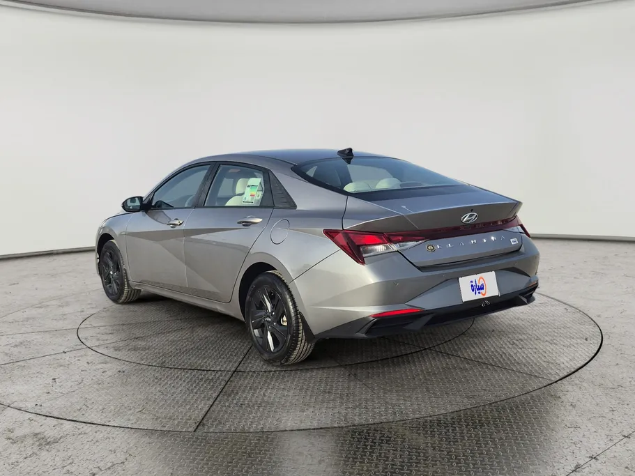 2023 Hyundai Elantra Smart 