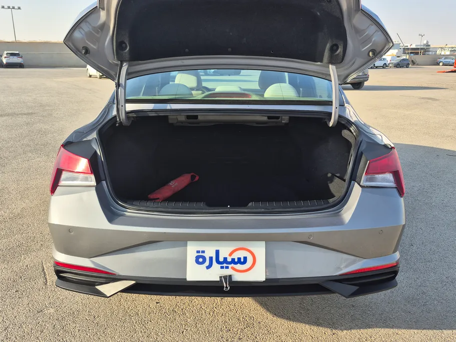 2023 Hyundai Elantra Smart 