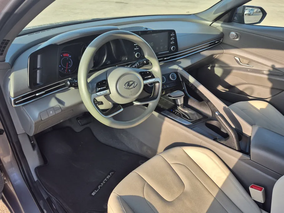 2023 Hyundai Elantra Smart 