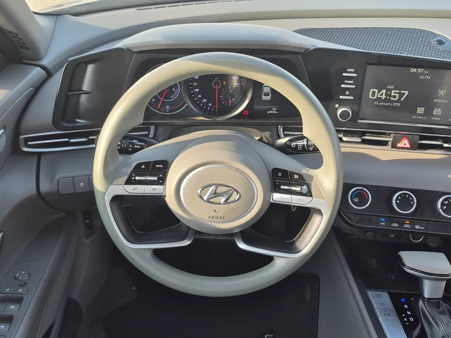 2023 Hyundai Elantra Smart 