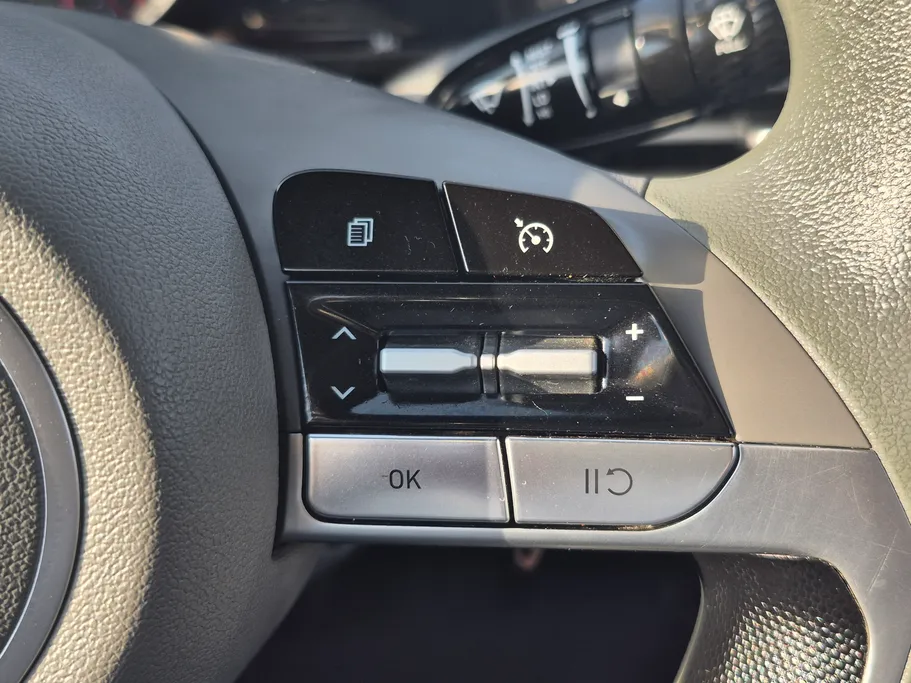 2023 Hyundai Elantra Smart 