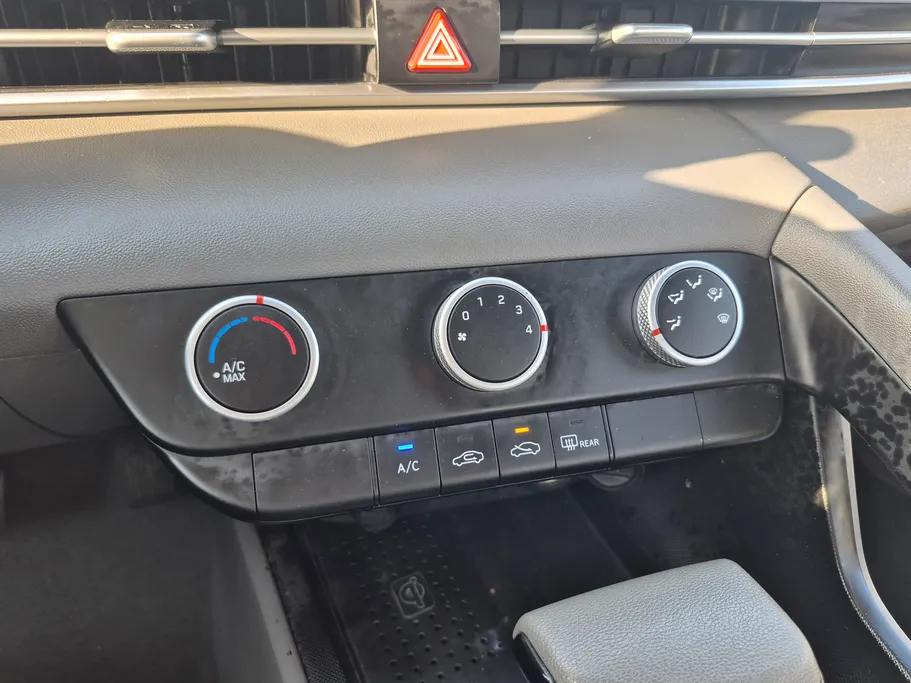 2023 Hyundai Elantra Smart 