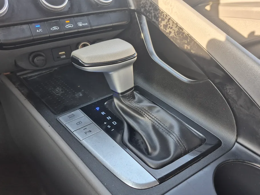 2023 Hyundai Elantra Smart 