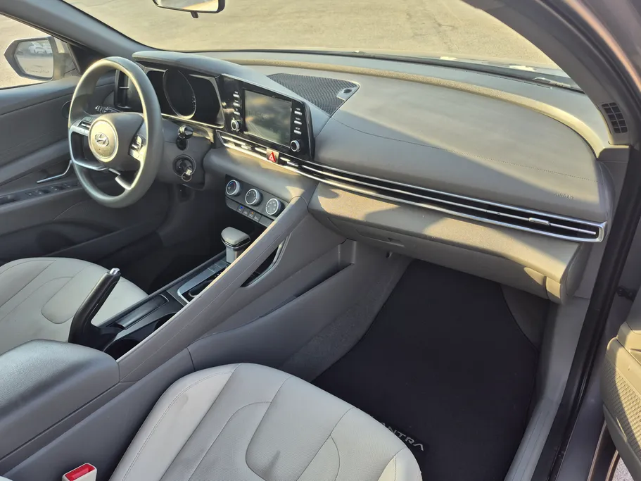 2023 Hyundai Elantra Smart 