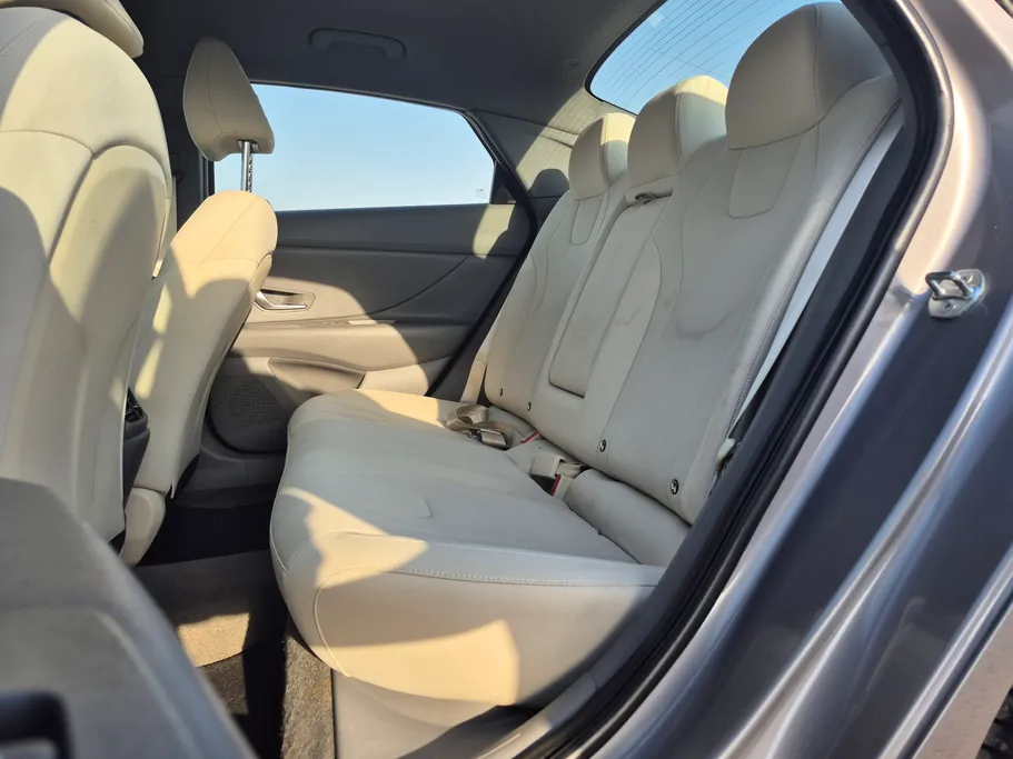 2023 Hyundai Elantra Smart 
