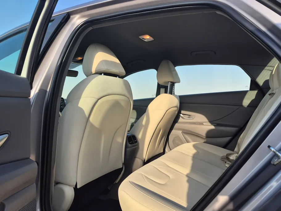 2023 Hyundai Elantra Smart 