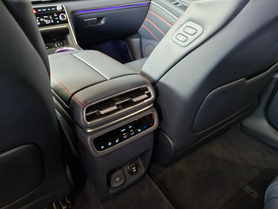 2025 Genesis GV80 Prestige