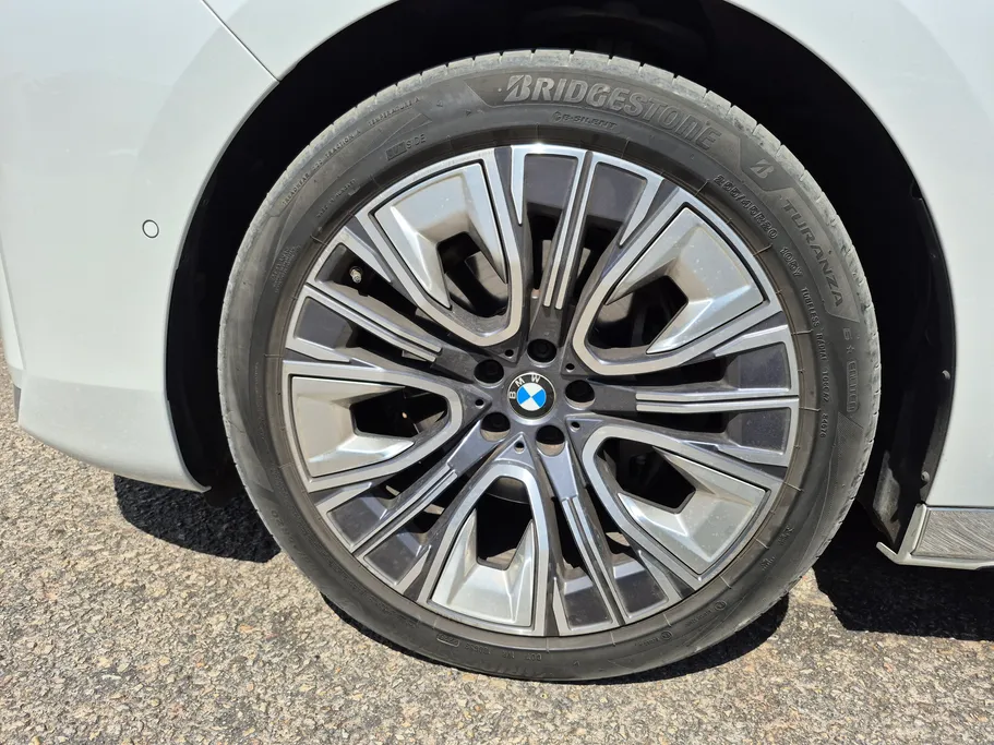 2024 BMW 7 Series 735i 