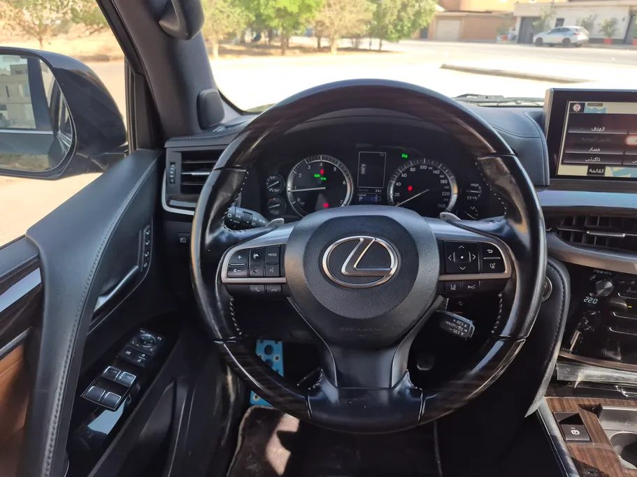 لكزس LX 570 S 2021