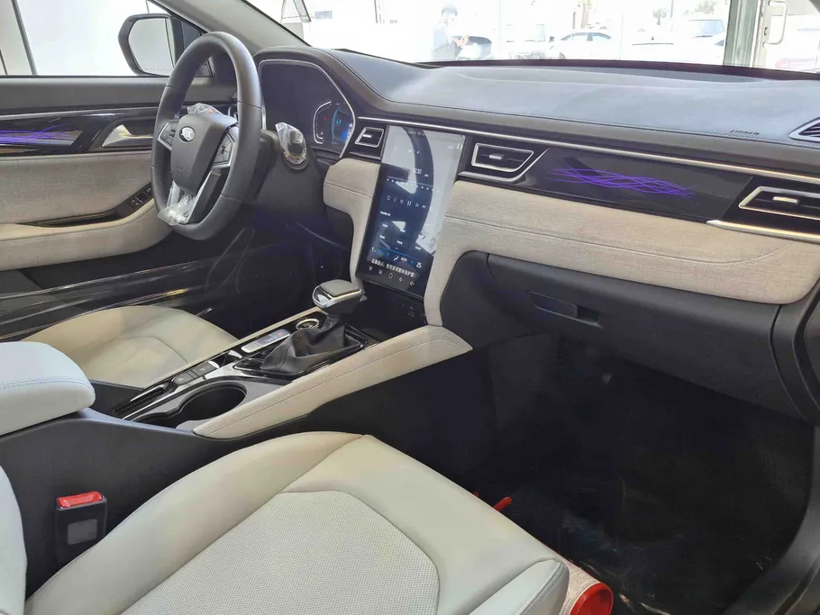2025 JAC J7 LUXURY 