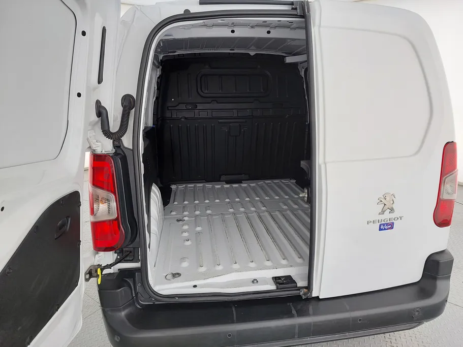 2023 Peugeot Partner Short van 