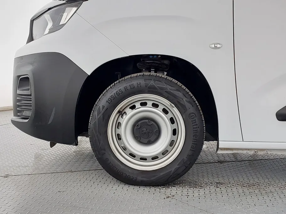 2023 Peugeot Partner Short van 