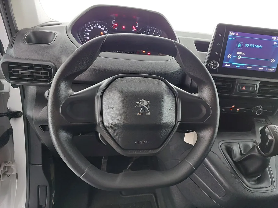 2023 Peugeot Partner Short van 
