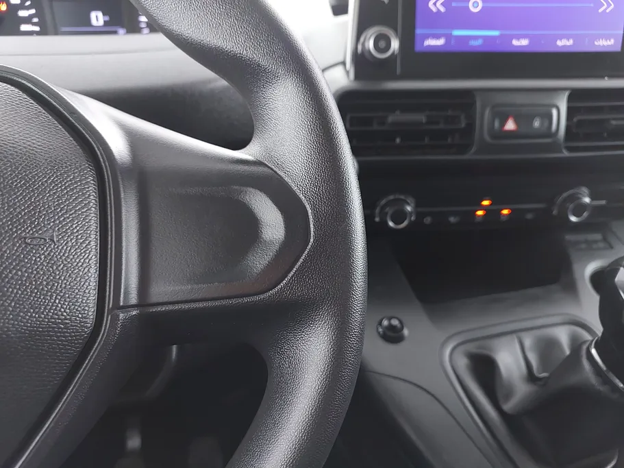 2023 Peugeot Partner Short van 