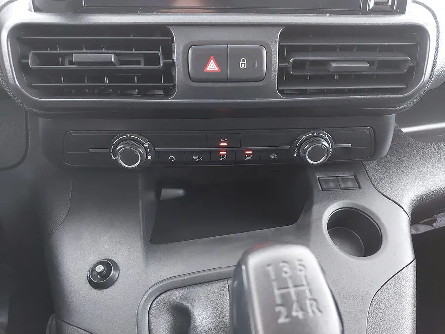 2023 Peugeot Partner Short van 