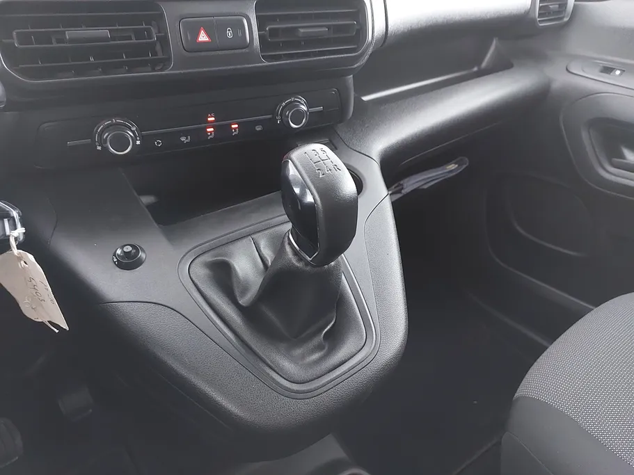2023 Peugeot Partner Short van 