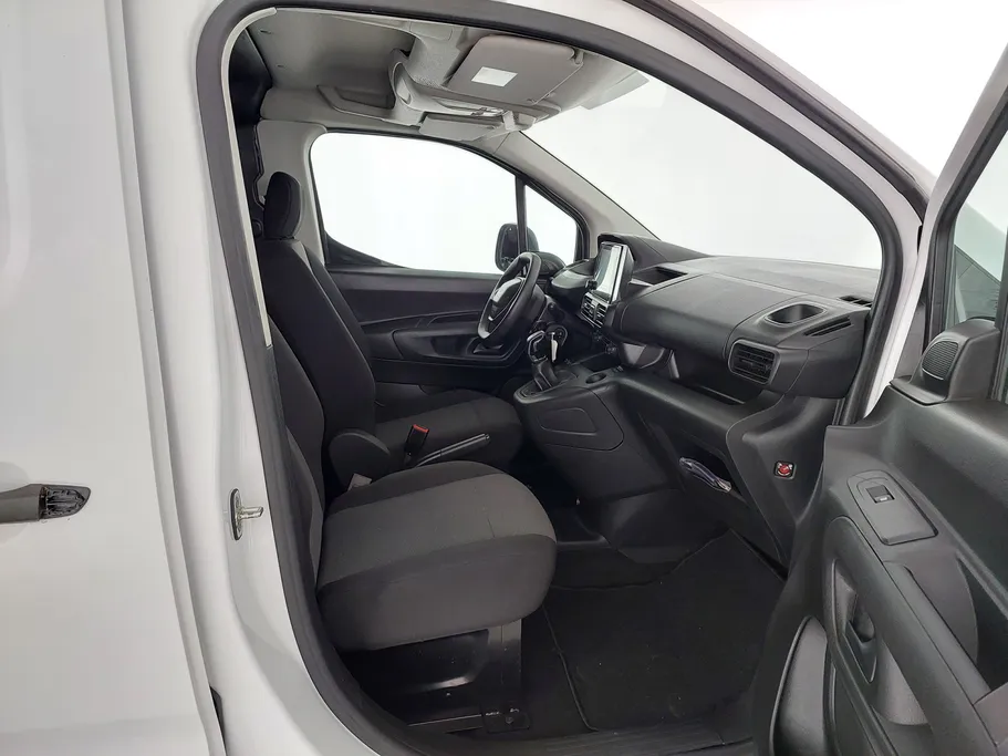2023 Peugeot Partner Short van 