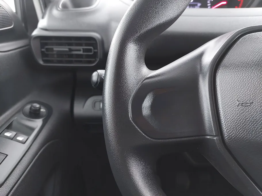 2023 Peugeot Partner Short van 