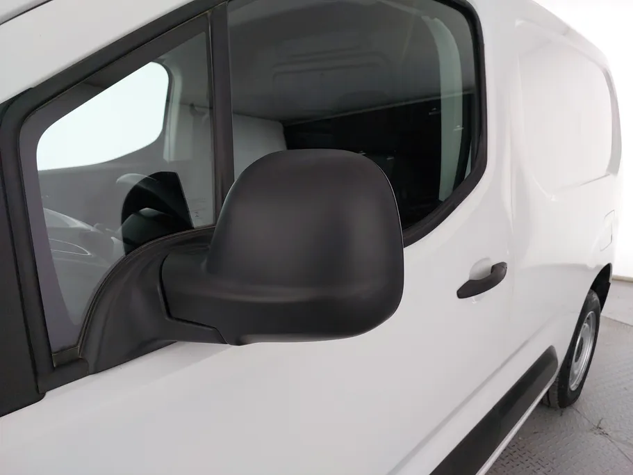 2023 Peugeot Partner Short van 
