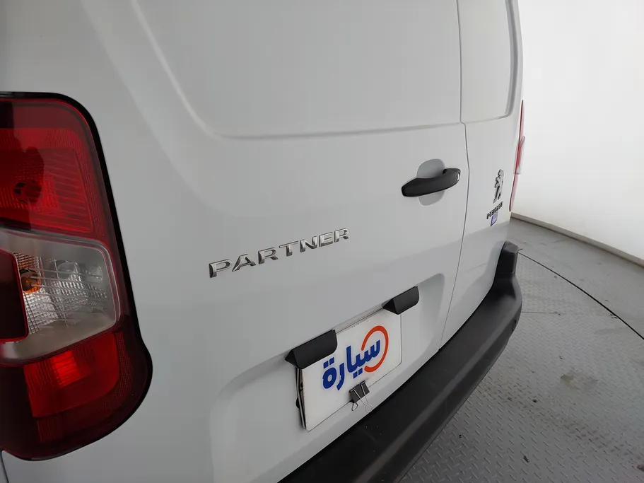 2023 Peugeot Partner Short van 