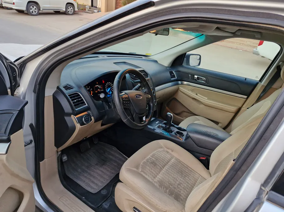 2017 Ford Explorer Standard 