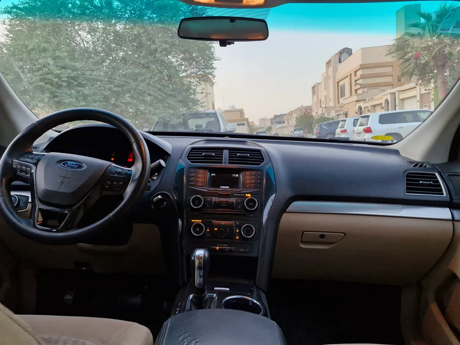 2017 Ford Explorer Standard 