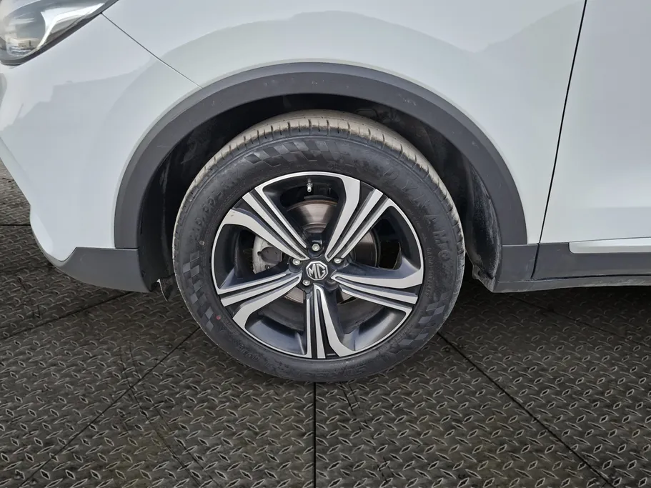 2023 MG ZS LUX 