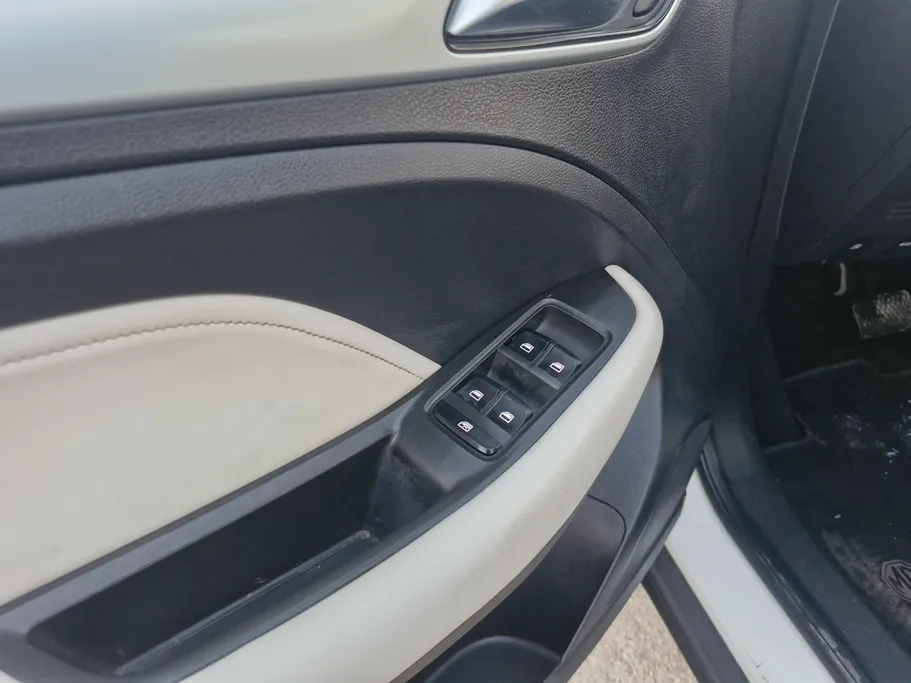 2023 MG ZS LUX 