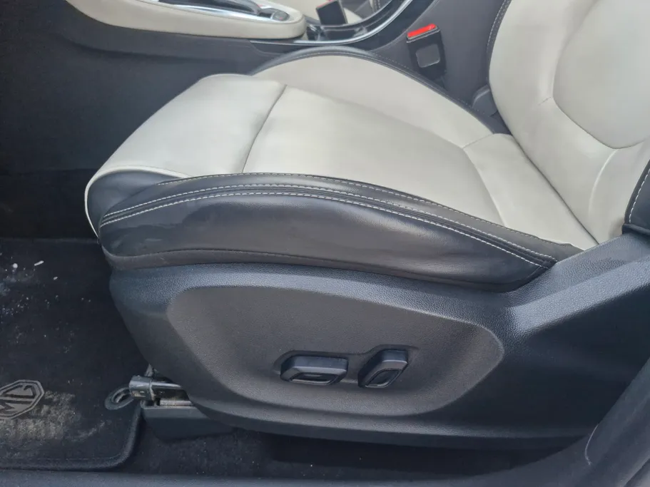 2023 MG ZS LUX 