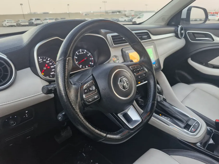 2023 MG ZS LUX 