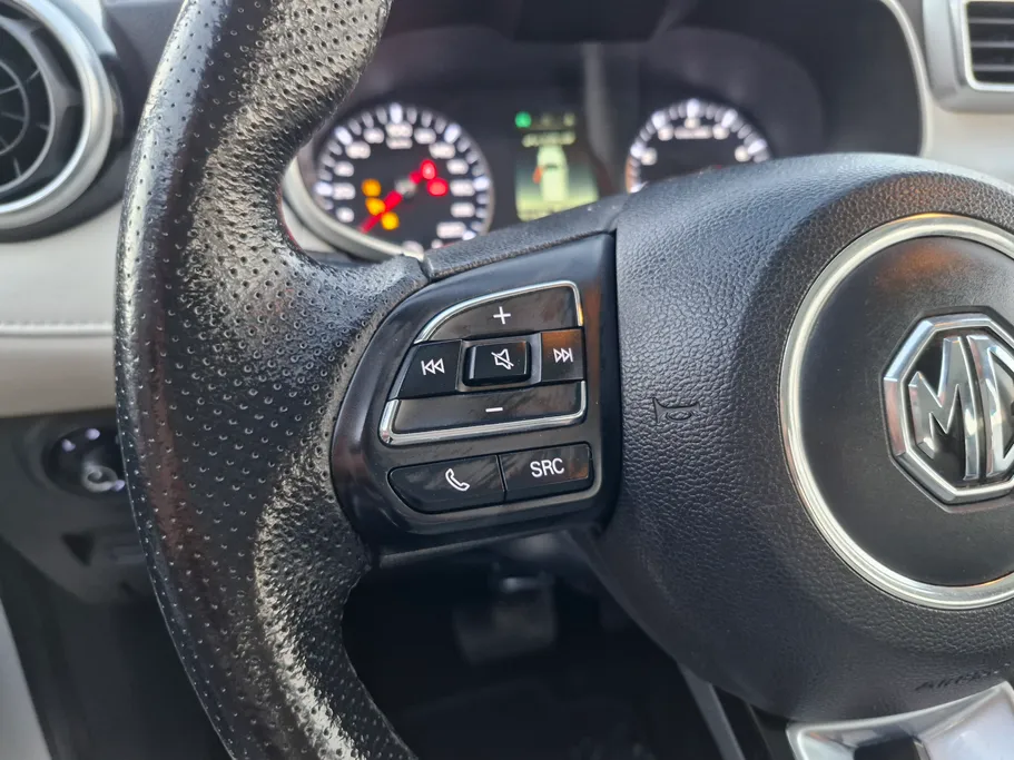 2023 MG ZS LUX 