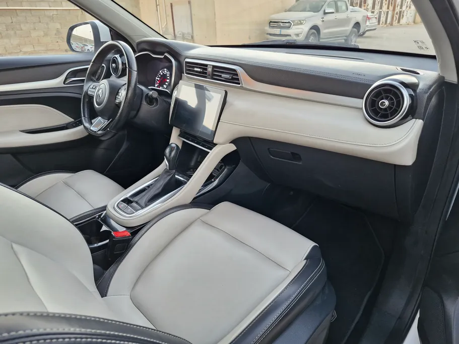 2023 MG ZS LUX 