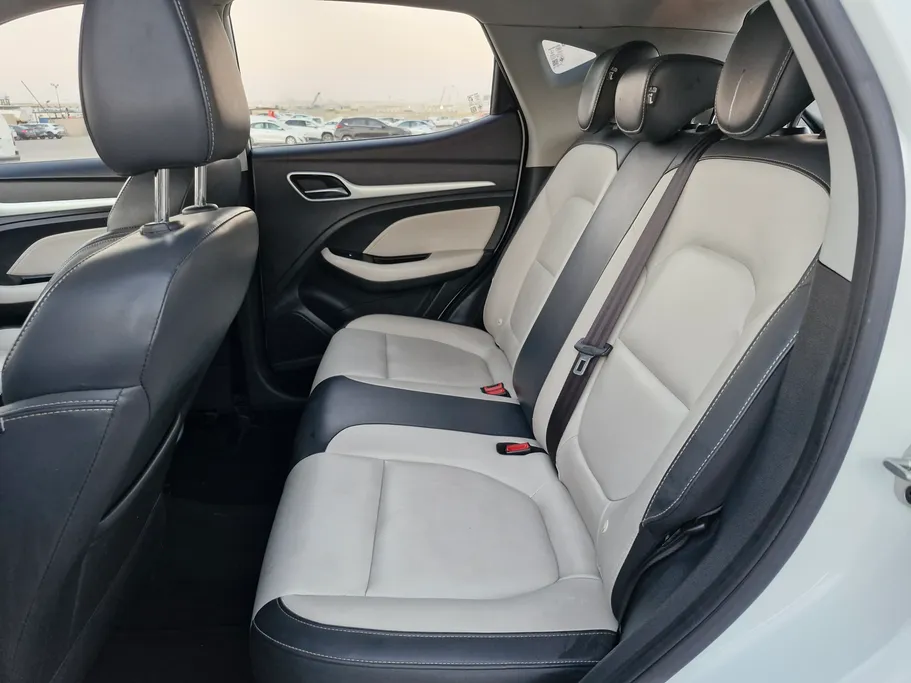 2023 MG ZS LUX 