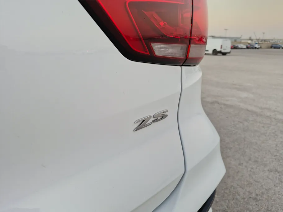 2023 MG ZS LUX 