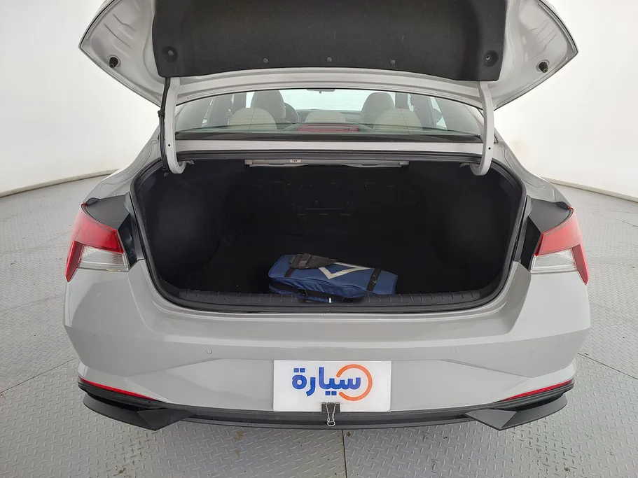 2023 Hyundai Elantra Smart 