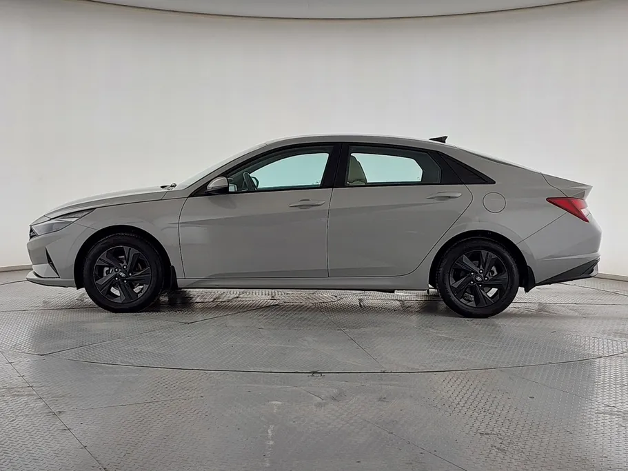2023 Hyundai Elantra Smart 