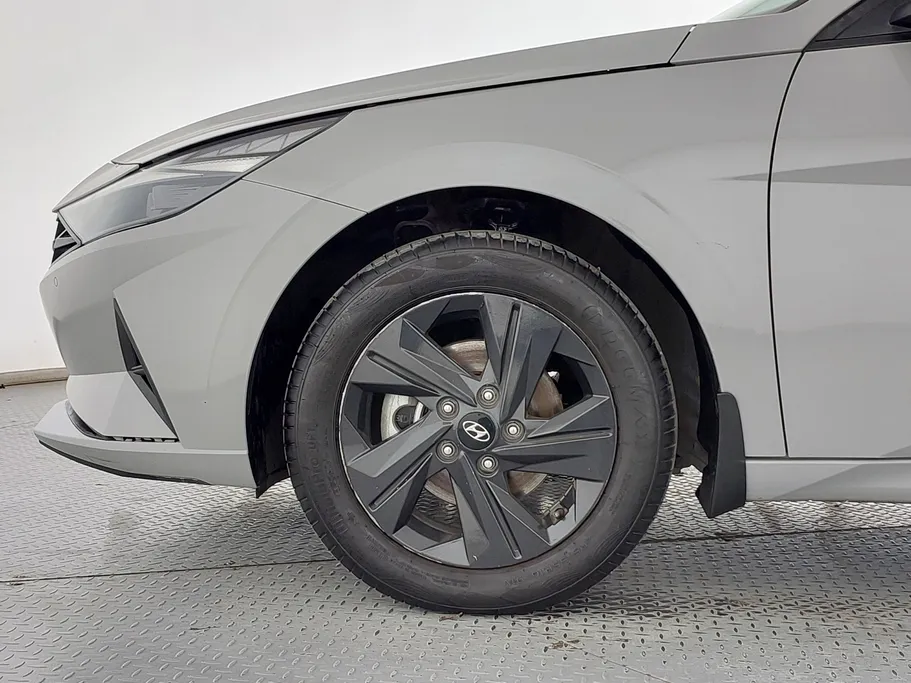 2023 Hyundai Elantra Smart 