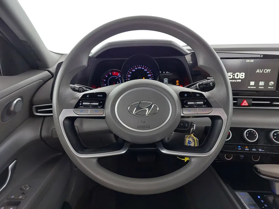 2023 Hyundai Elantra Smart 