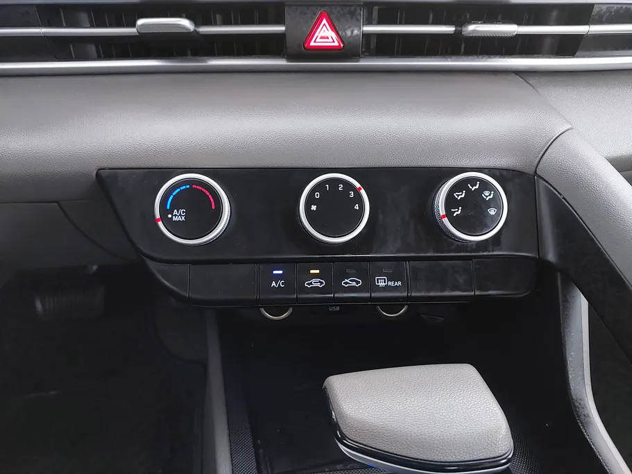 2023 Hyundai Elantra Smart 