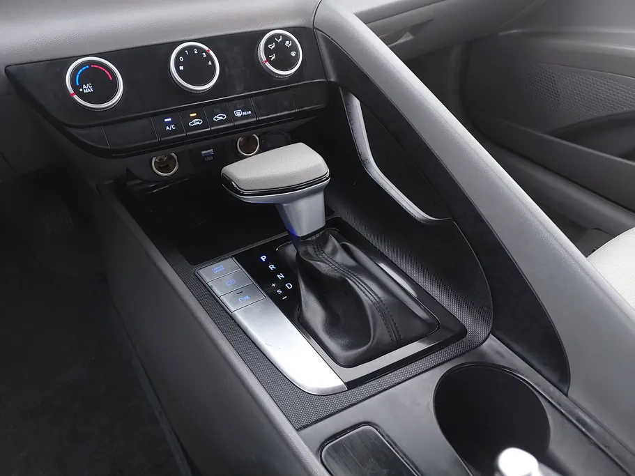 2023 Hyundai Elantra Smart 