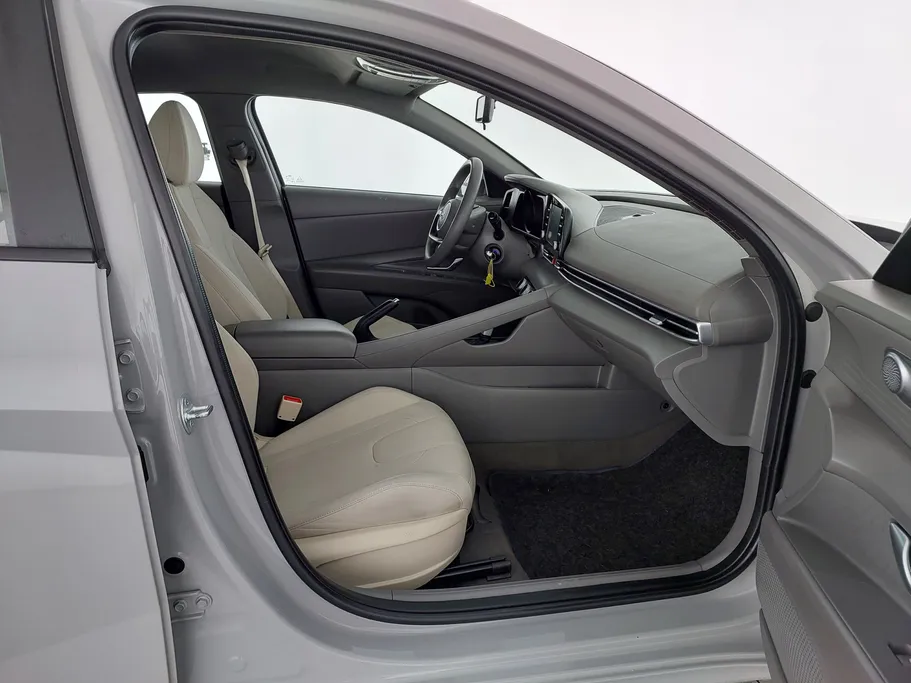 2023 Hyundai Elantra Smart 