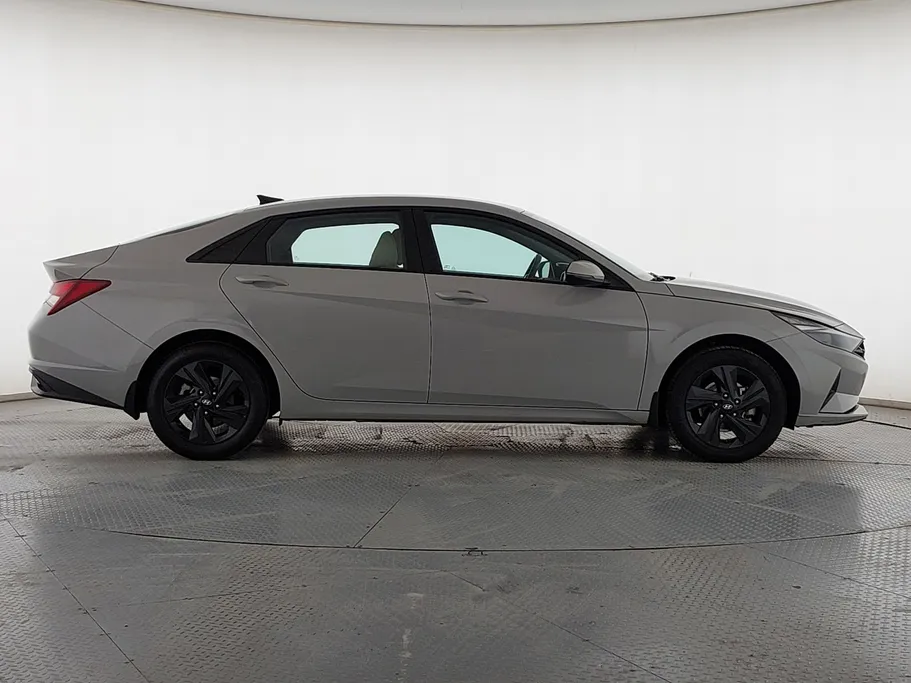 2023 Hyundai Elantra Smart 