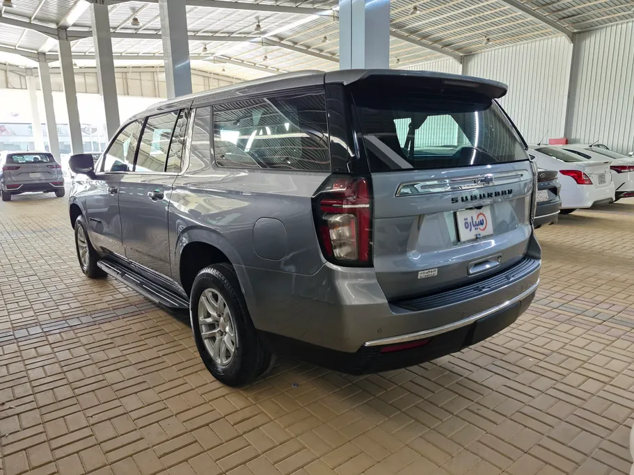 2023 Chevrolet Suburban LS 
