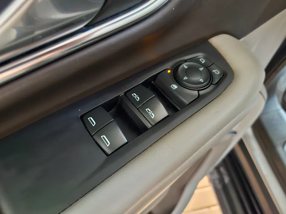 2023 Chevrolet Suburban LS 