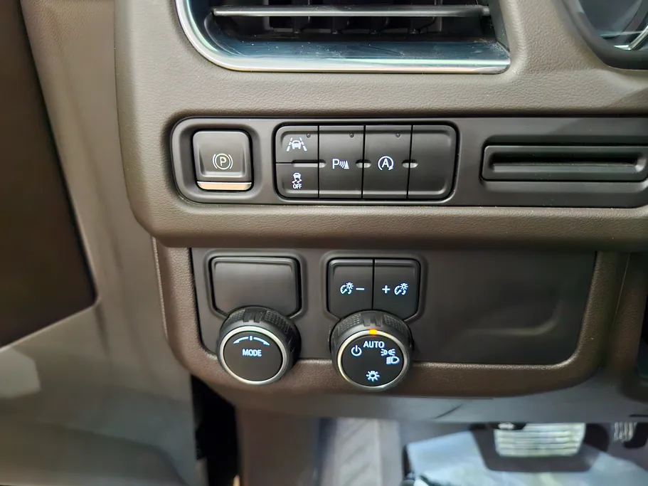 2023 Chevrolet Suburban LS 