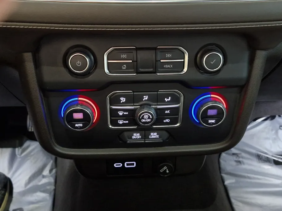 2023 Chevrolet Suburban LS 