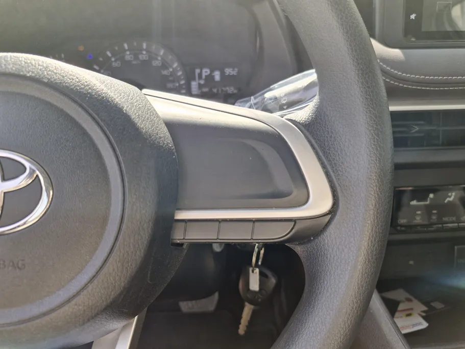 2024 Toyota Yaris  Y