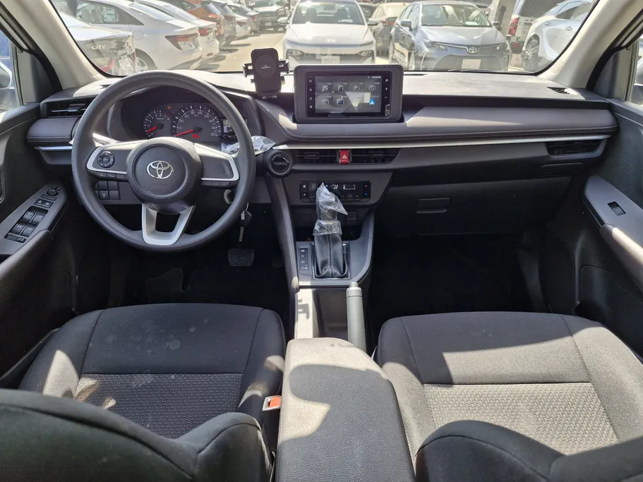 2024 Toyota Yaris  Y