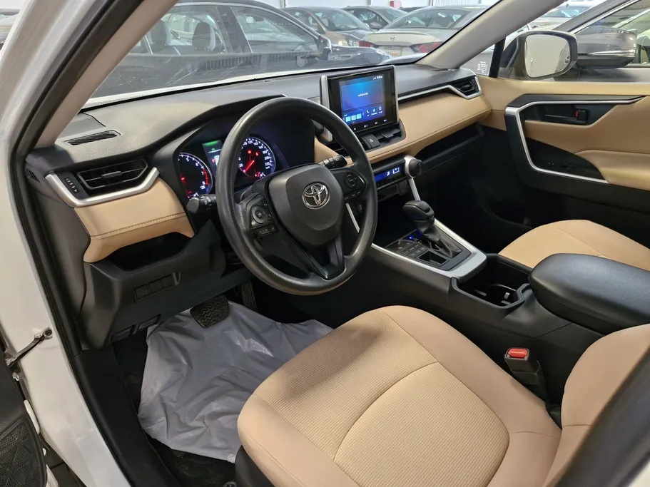 2023 Toyota RAV4 LE 