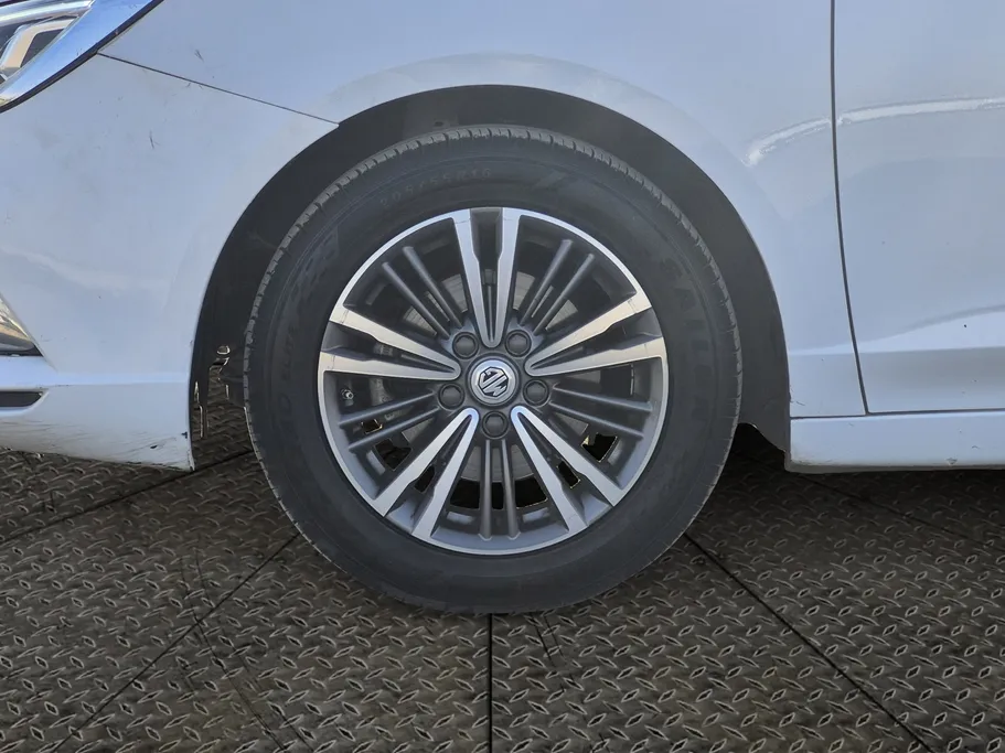 2023 MG 5 LUX 
